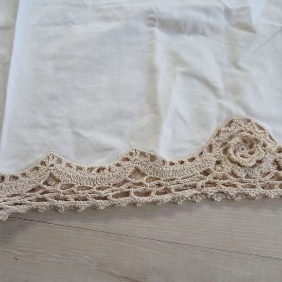 1 Vintage Beige Cotton Pillowcase Crochet Lace Trim Standard 20x31 NEW - Picture 4 of 9